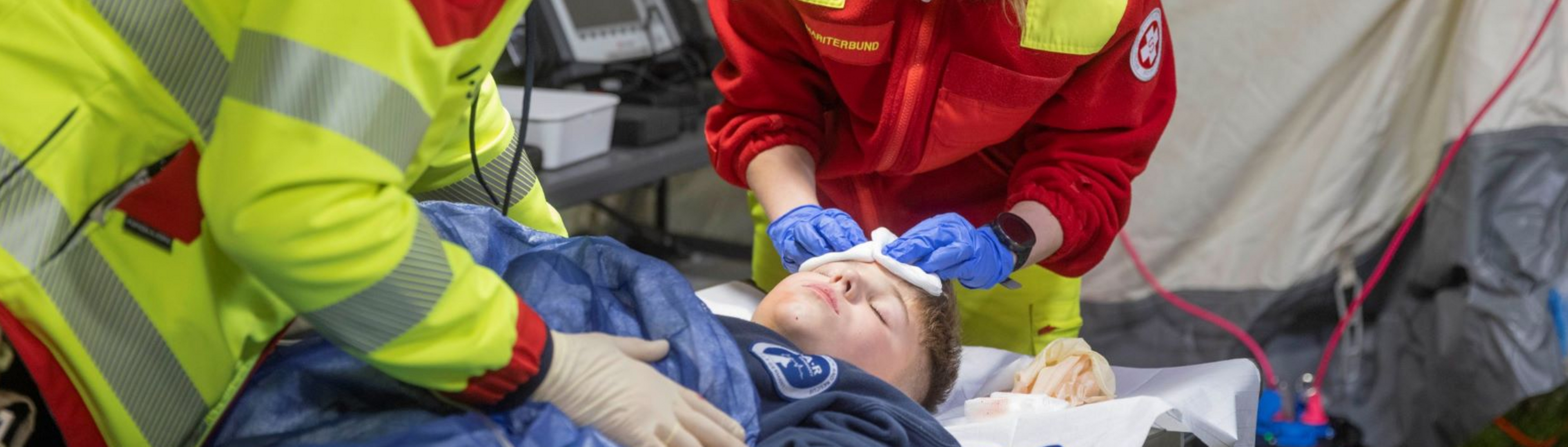  Emergency Medical Team (EMT) bei einer Einsatzübung 