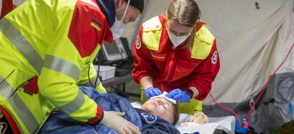  Emergency Medical Team (EMT) bei einer Einsatzübung 