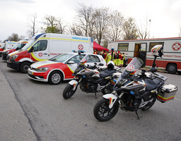 Mit unserer Flotte von Rettungsfahrzeugen und -geräten - darunter Rettungsautos, Motorräder, Fahrräder, Segways, Quads, Ranger und sogar Rettungsboote - sind wir für jedes Event gerüstet!